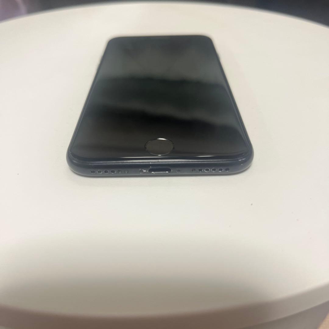 Apple iPhone SE 第二世代　ブラック 本体