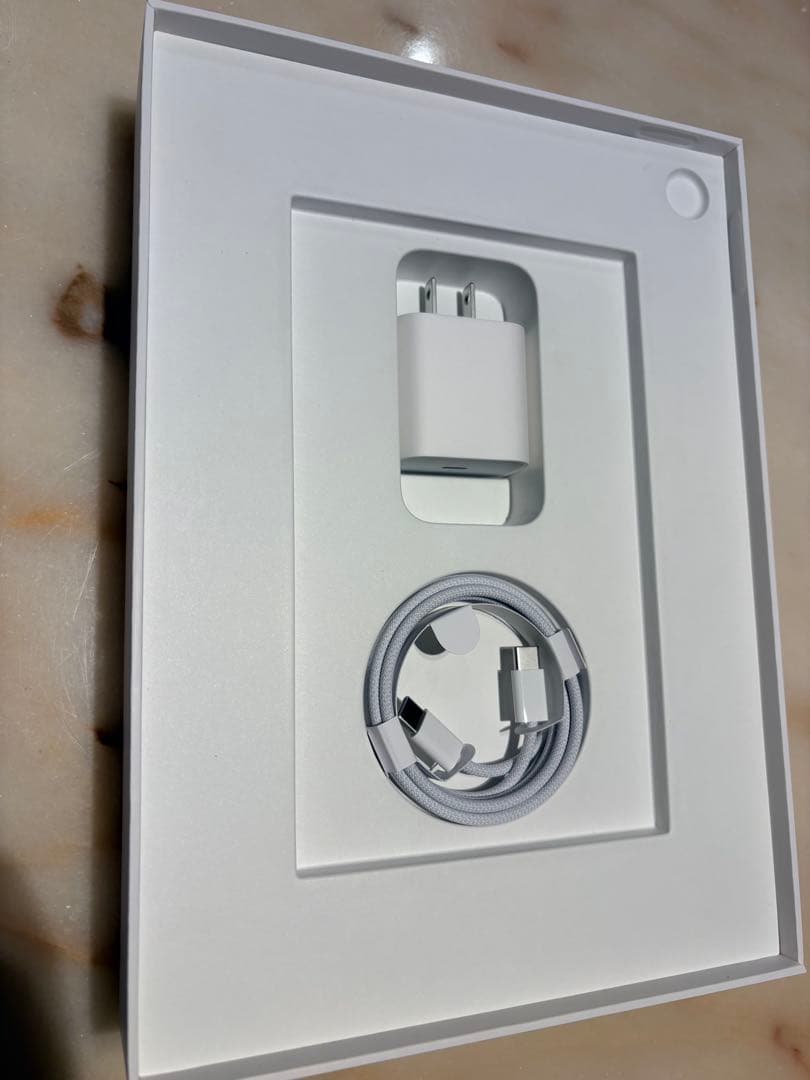 2025年モデル Apple iPad シルバー 本体 + キーボード付き