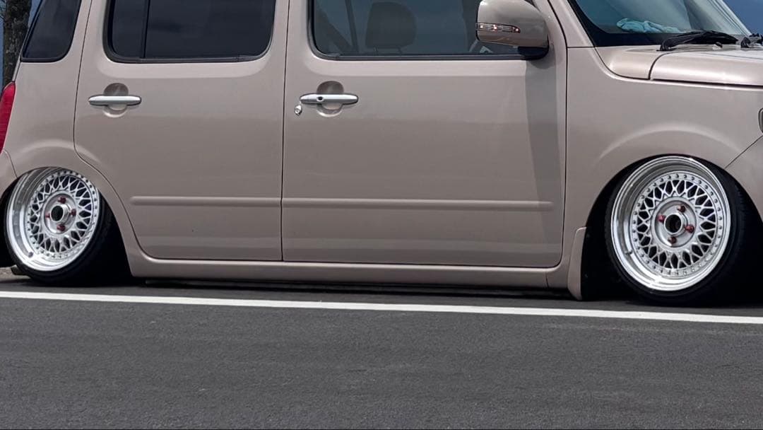 7J+28 PCD100 15インチ　引っ張り