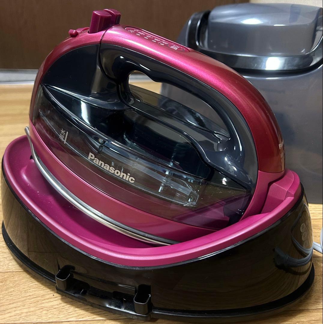 【Panasonic】コードレススチームWヘッドアイロン NI-WL706-P