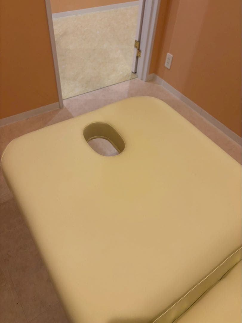 リクライニングマッサージチェア クリーム色