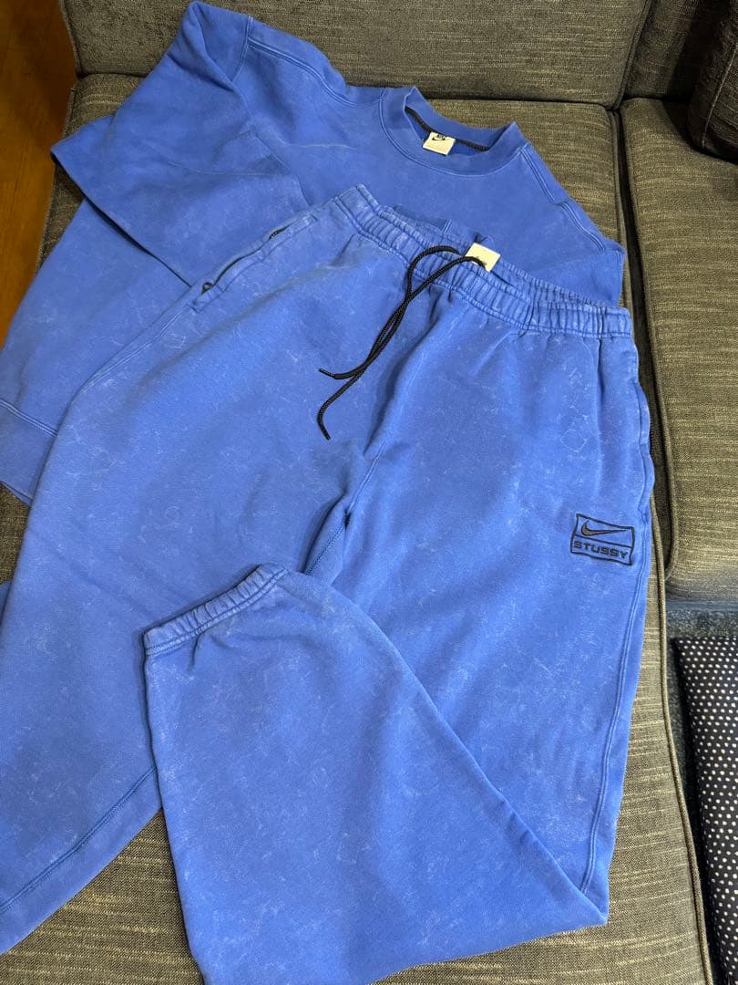 ナイキ×ステューシー　ワンポイント刺繍ロゴ入りLサイズ　スウェットセットアップ