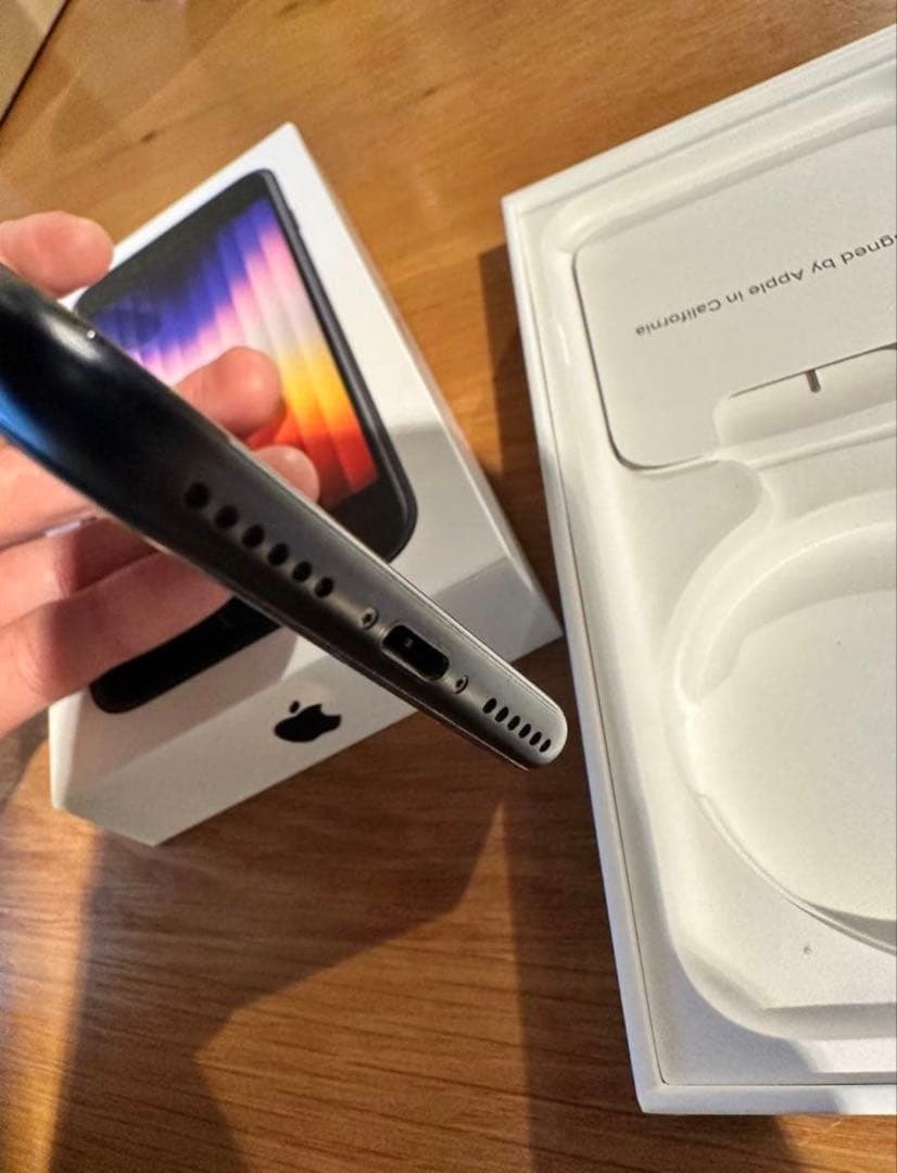 iPhone SE (第3世代) ブラック 本体