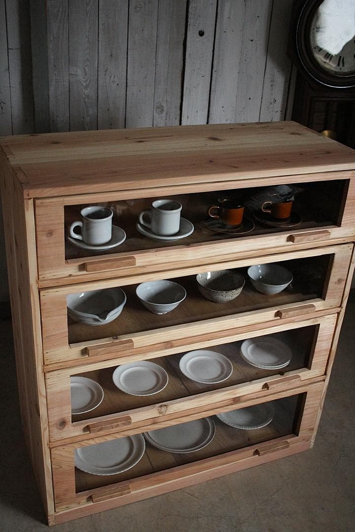 前面ガラスの引き出し4段　食器棚　シャツケース　収納棚　古家具