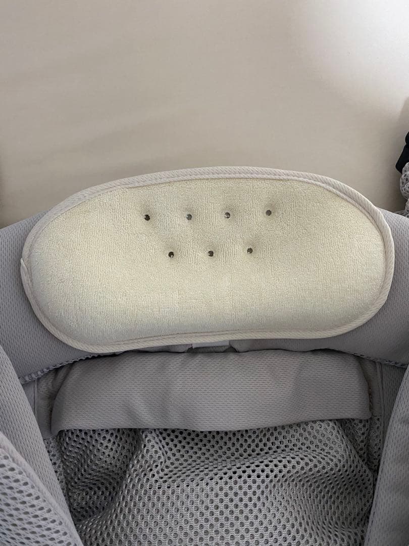 美品 アップリカ 2025年10月購入 新色ラクリス 抱っこ紐 ホワイトアッシュ