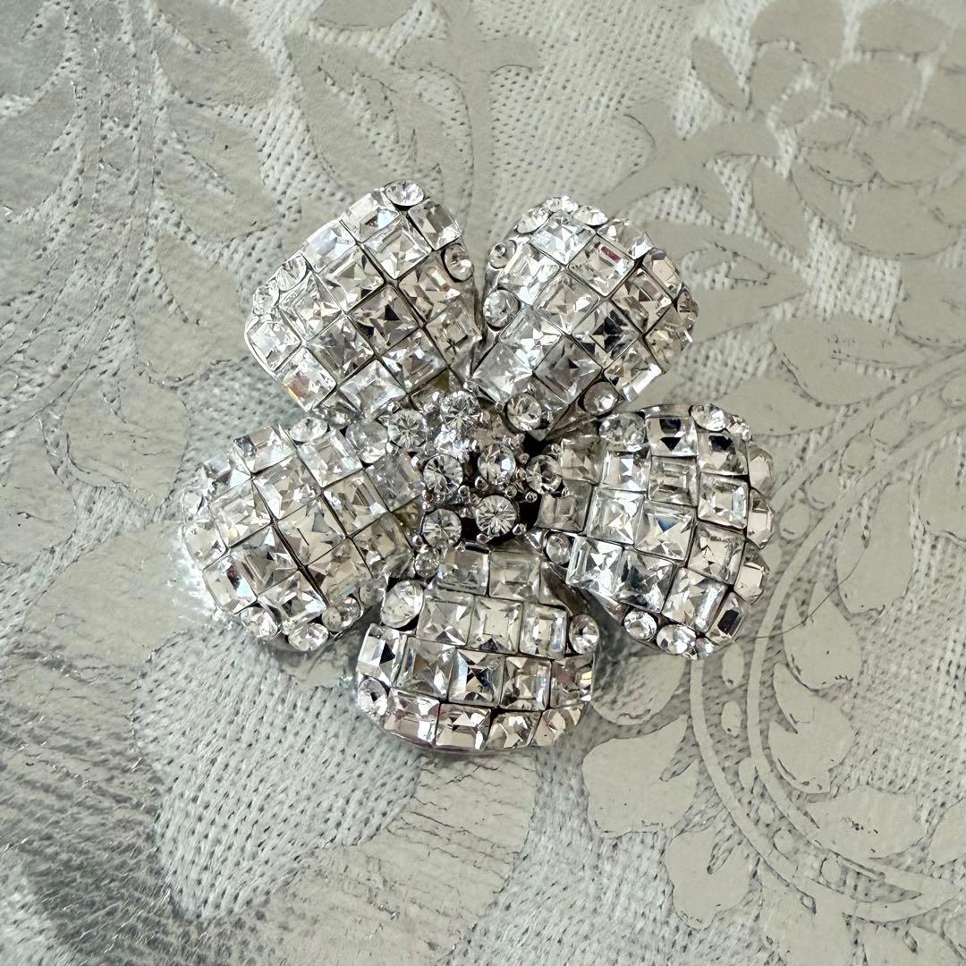 24h限定値引【極美品】FOXEY定番お花ブローチクリア/ワンピース