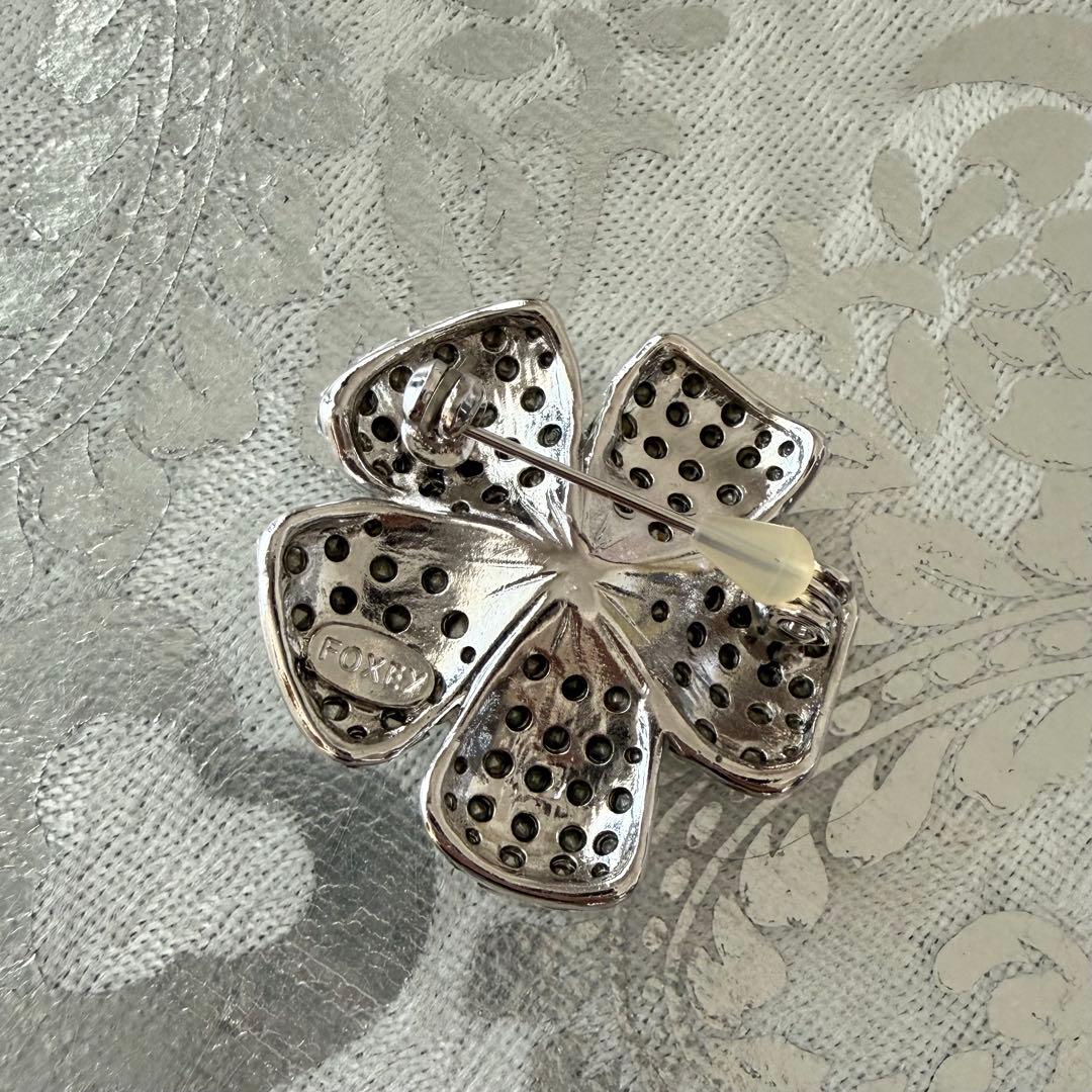 24h限定値引【極美品】FOXEY定番お花ブローチクリア/ワンピース