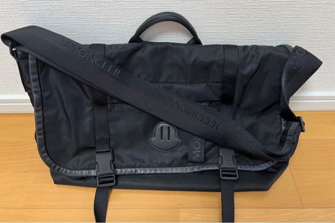 希少MONCLERモンクレールメッセンジャーバッグショルダーバッグ黒ブラック