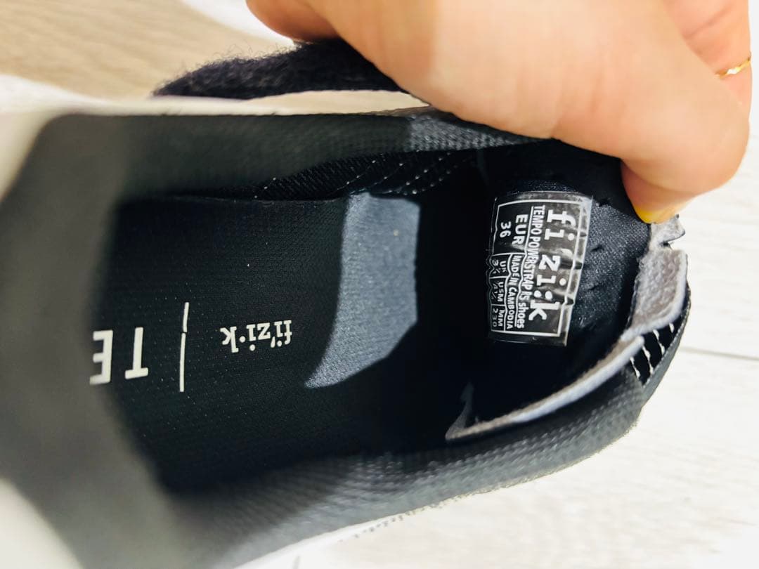 美品　フィジークTEMPO テンポ　パワーストラップ　23.0 36