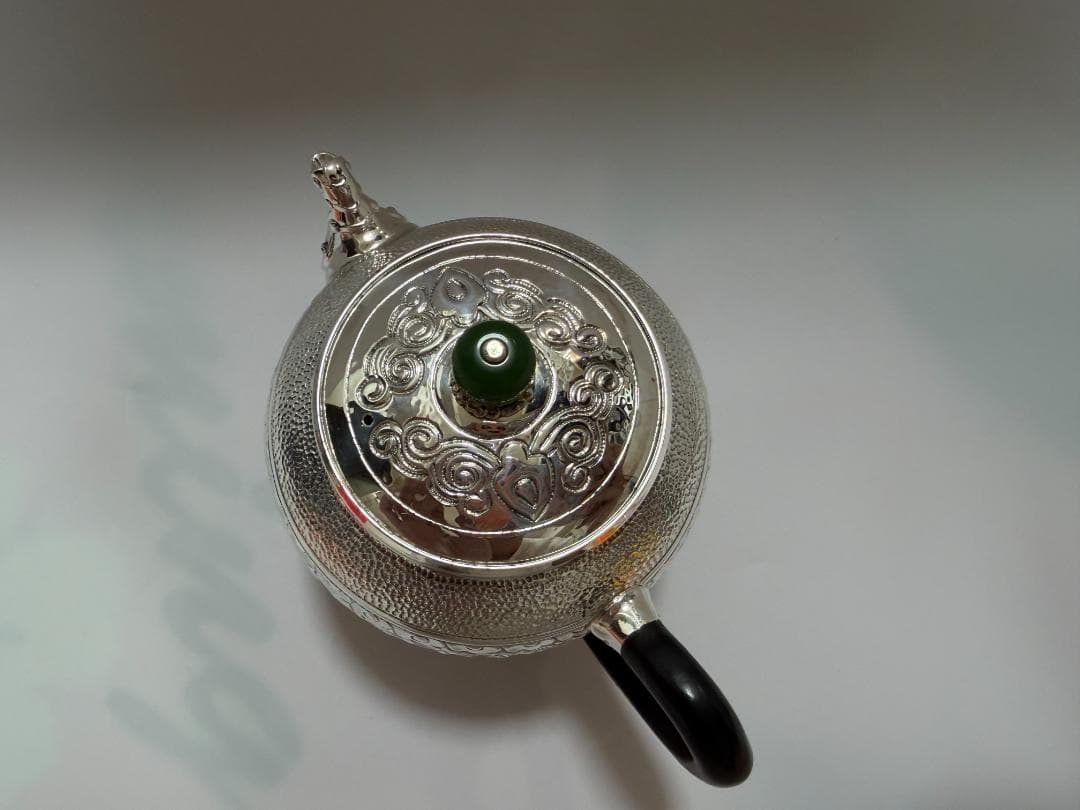 純銀製 鱗文様 玉石摘み 獣口 急須 銀瓶 煎茶道具