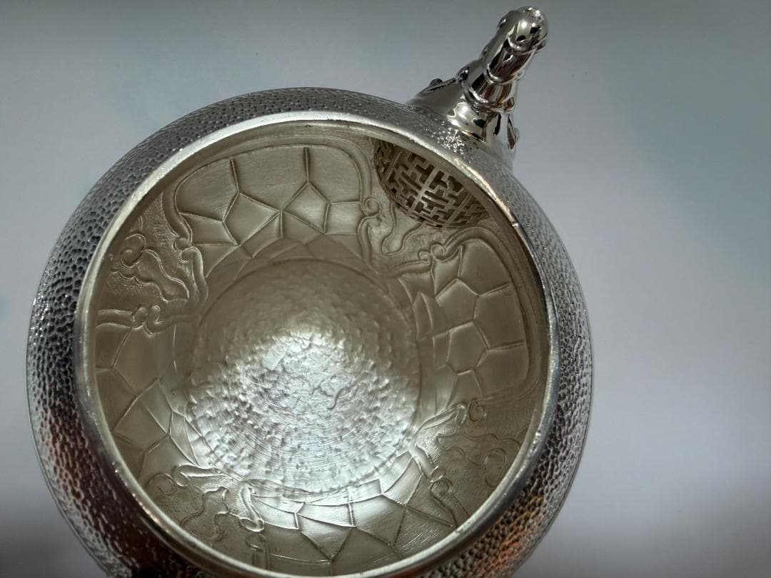 純銀製 鱗文様 玉石摘み 獣口 急須 銀瓶 煎茶道具