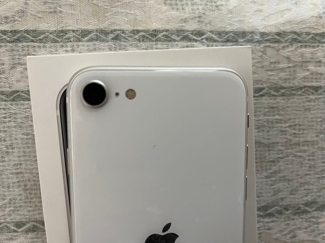美品iPhone SE 第2世代 ホワイト 64GB SIMフリー 初期化済