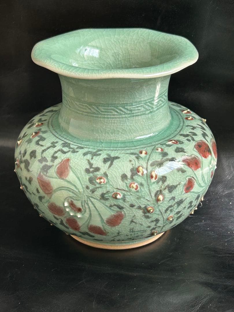 美しい古美術◾️蔵から、可憐な花が咲き誇るかなり超可愛い花瓶、壺が出て来ました。