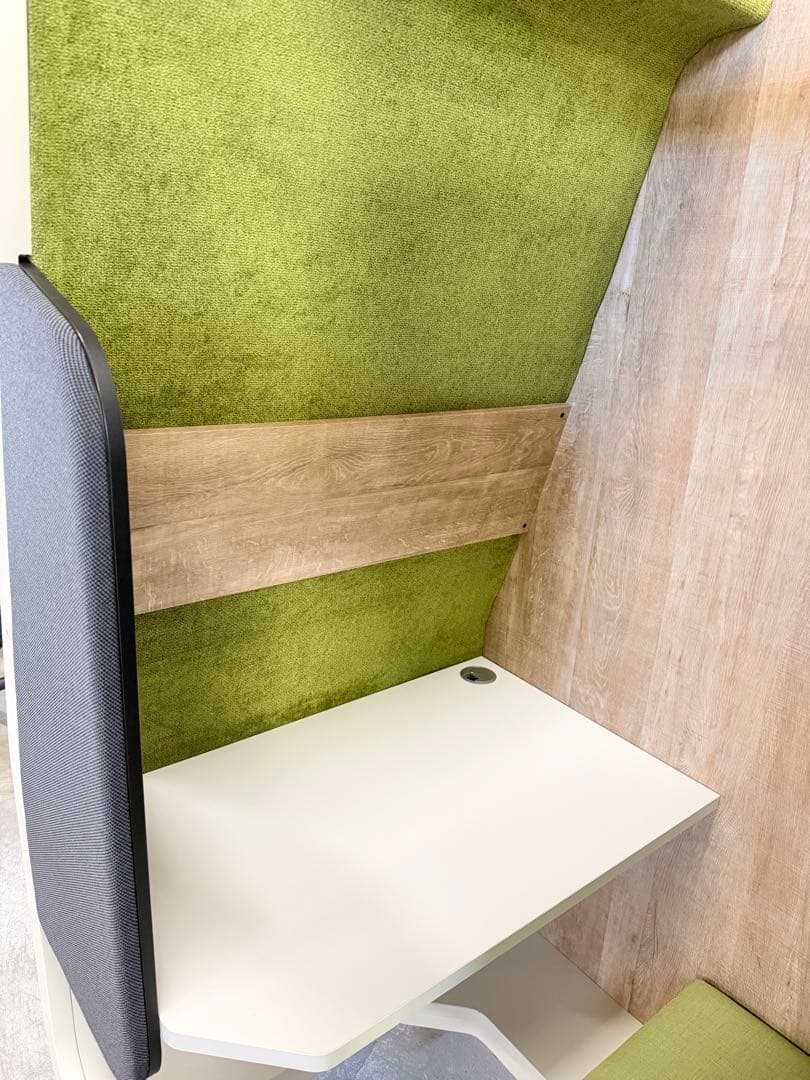 フリーアドレス用可動式集中ブース