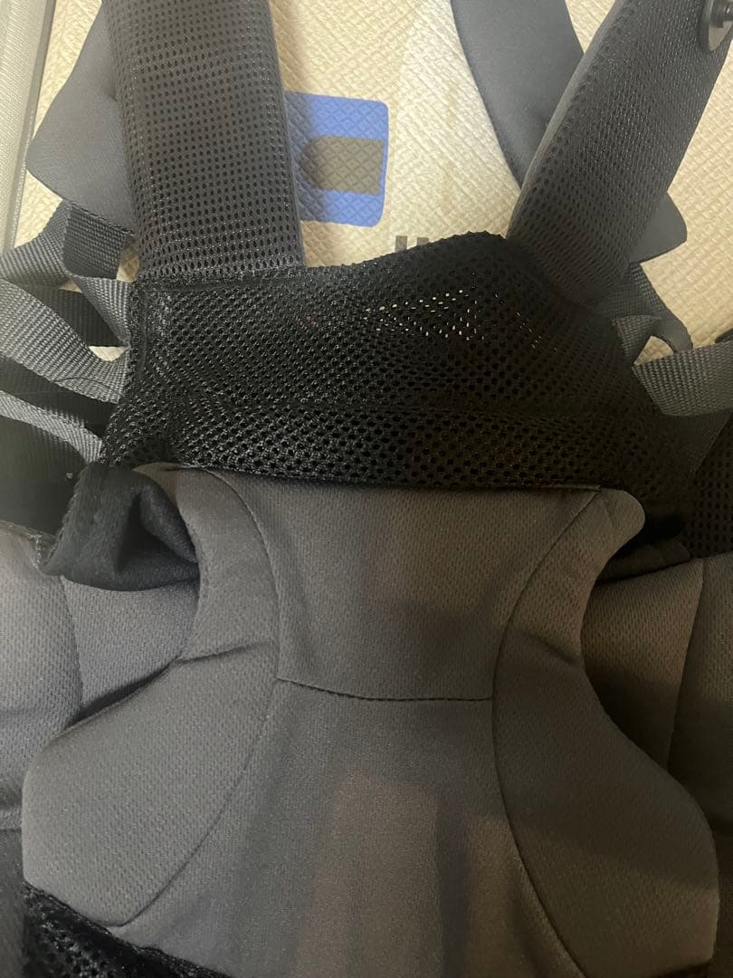アップリカ　ラクリス 抱っこ紐 メッシュ　ダークグレー