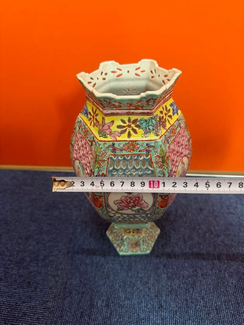 1755 中国骨董　乾隆年製銘　人物花柄文　置物　時代物