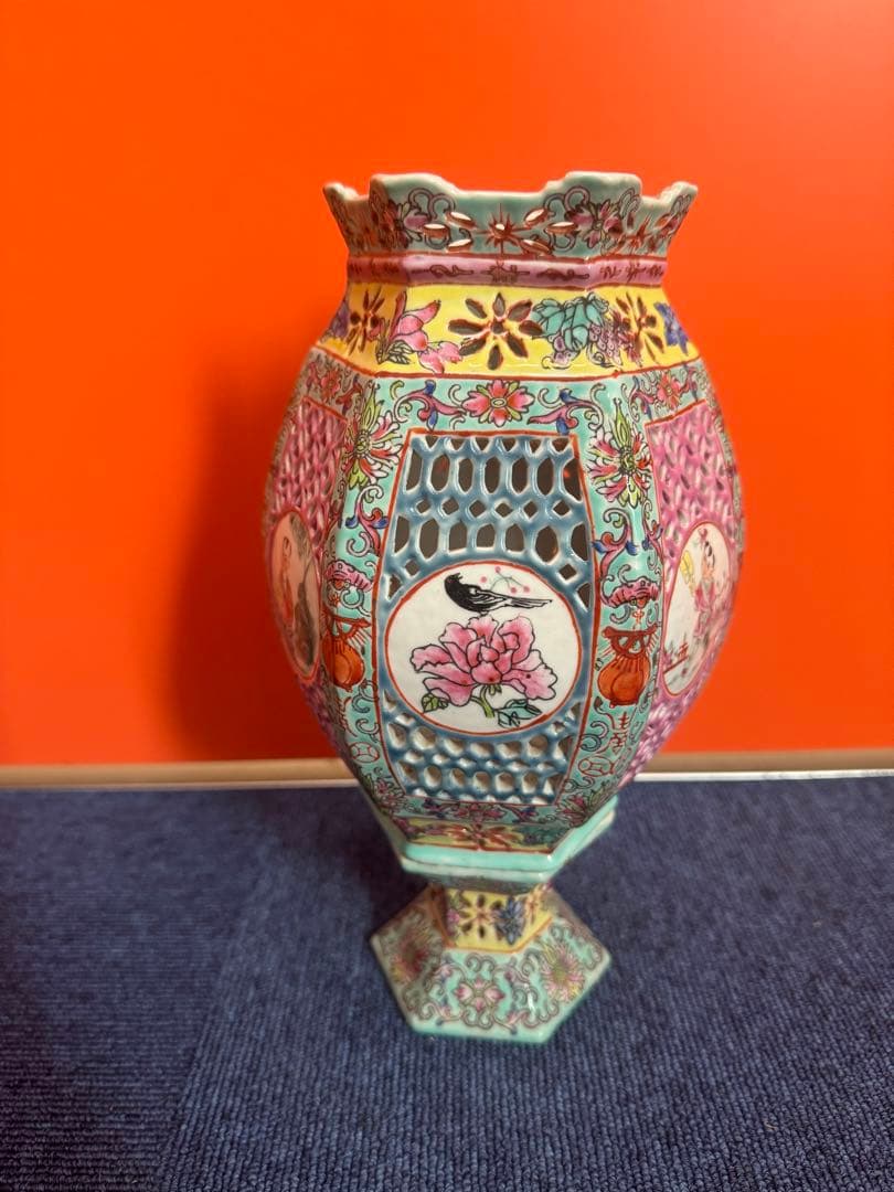 1755 中国骨董　乾隆年製銘　人物花柄文　置物　時代物