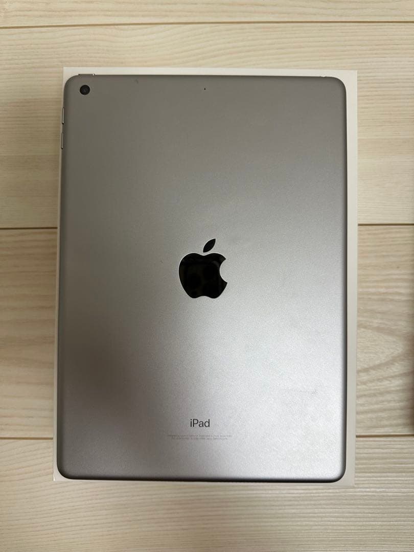 Apple iPad シルバー 本体 充電器付き