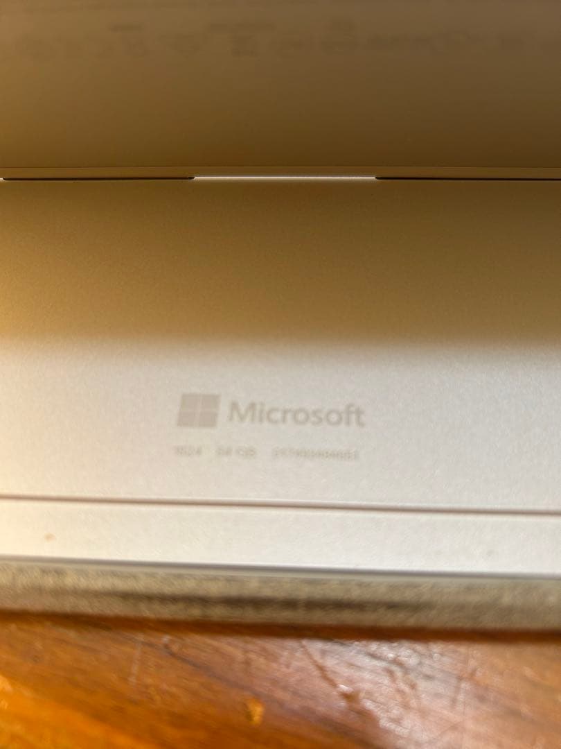 Microsoft Surface Goタブレット 本体　キーボードカバー付属