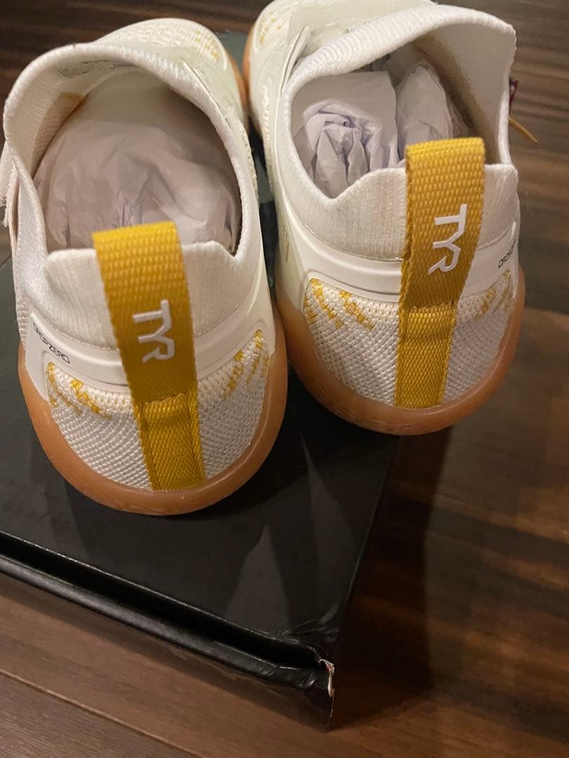 TYR ティア　DZ-1 ドロップゼロ　ベアフットトレーナー　ホワイト/ゴールド