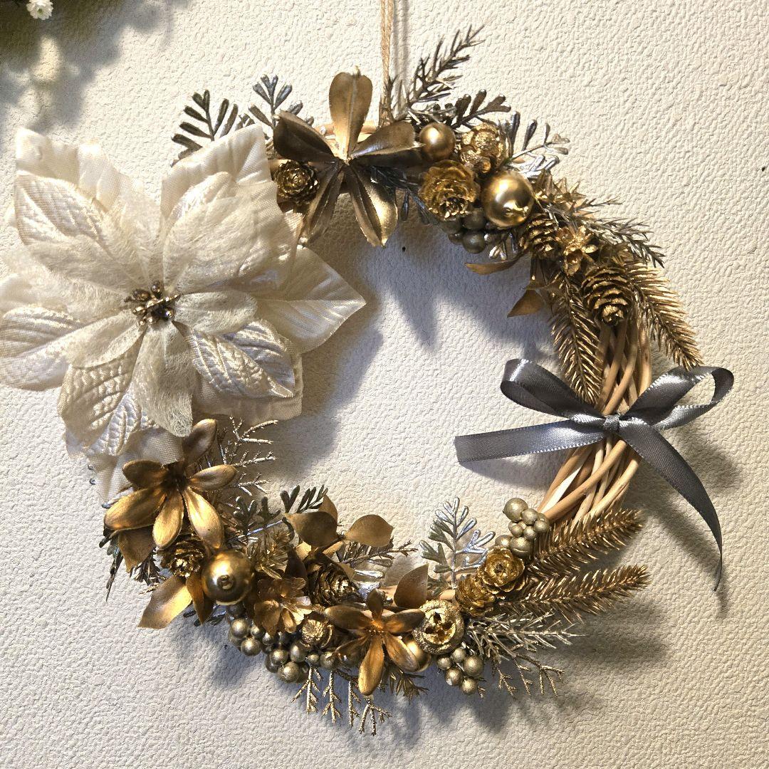 ゴールドとホワイトのクリスマスリース