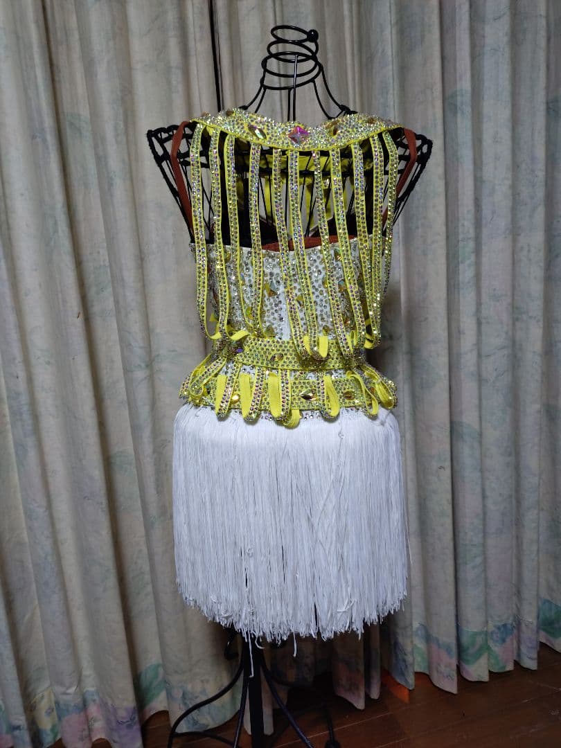 ユリア風デザイン(ドレスショップシーズ作製ハイグレード)中古ラテンドレスSサイズ