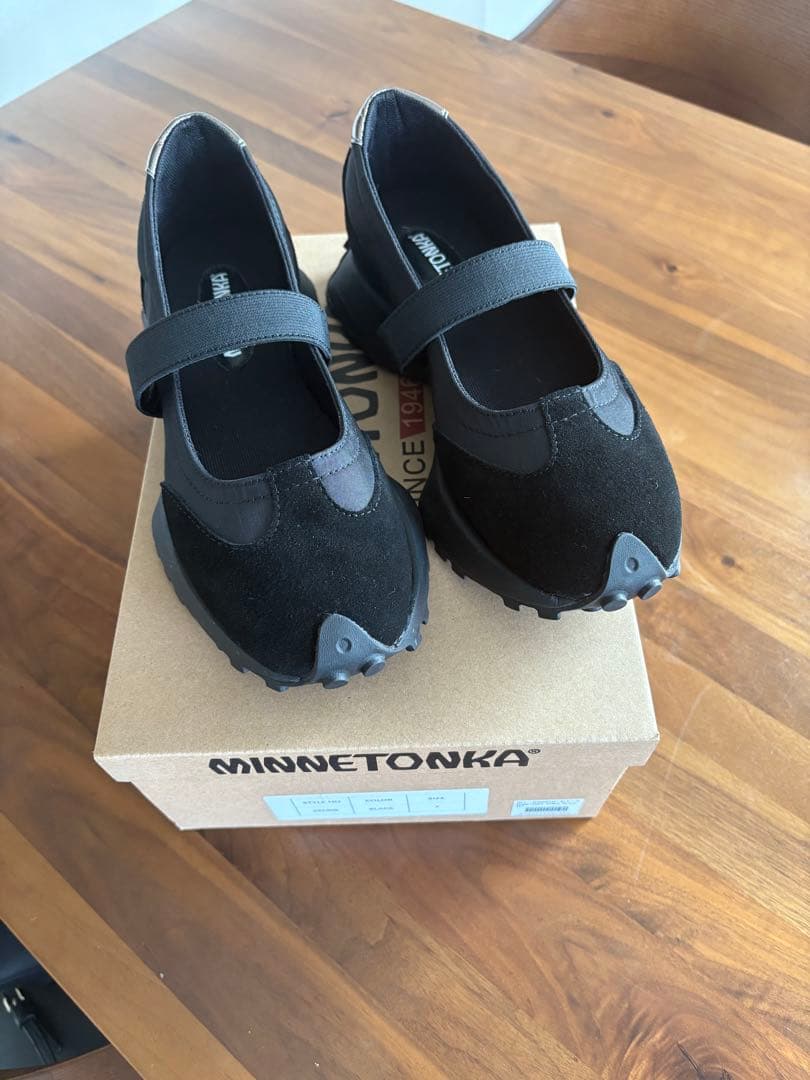 MINNETONKA スポーティー スニーカー