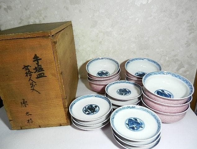 斑桃色地見込みに染付獅子図蓋茶碗９客（裏印「清鳳」）