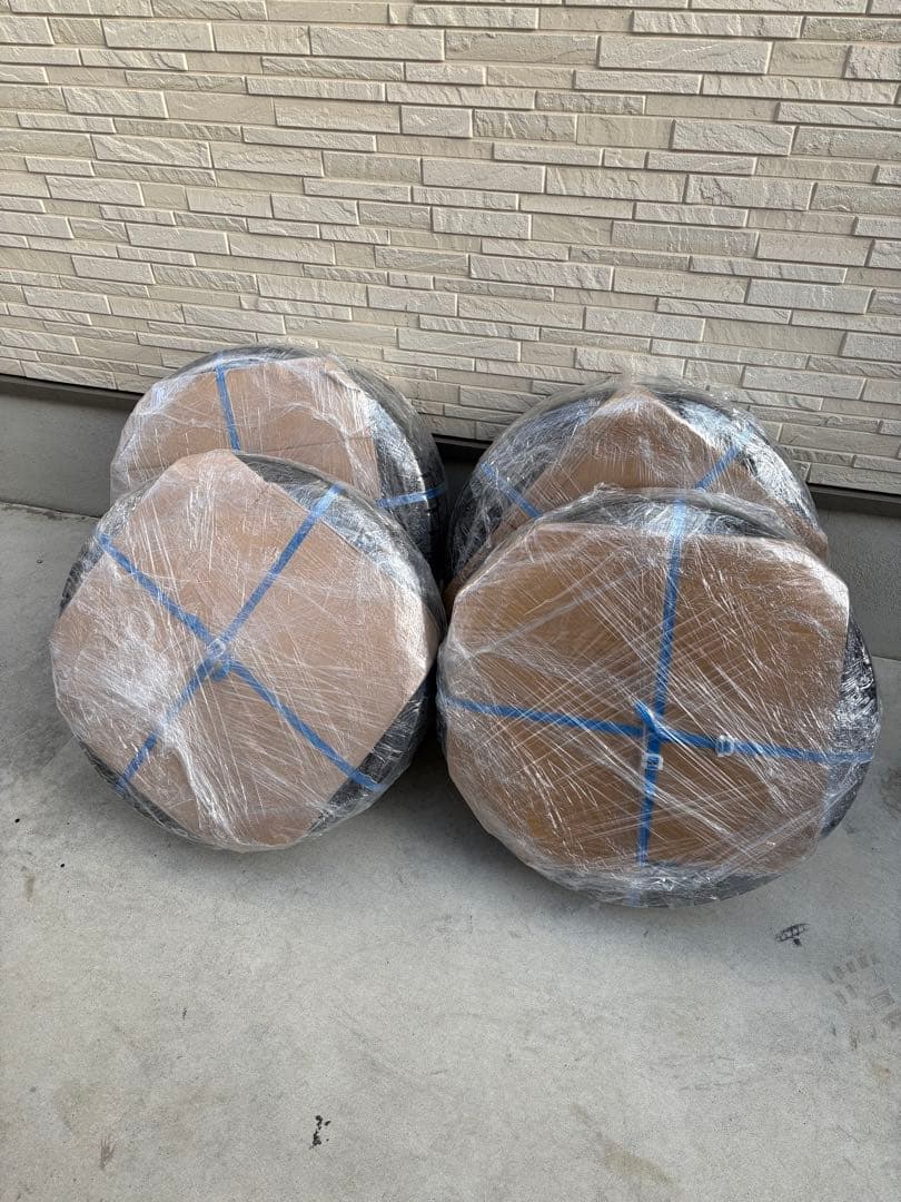 ラージャン様195/55 R16 スタッドレスタイヤ ホイールセット