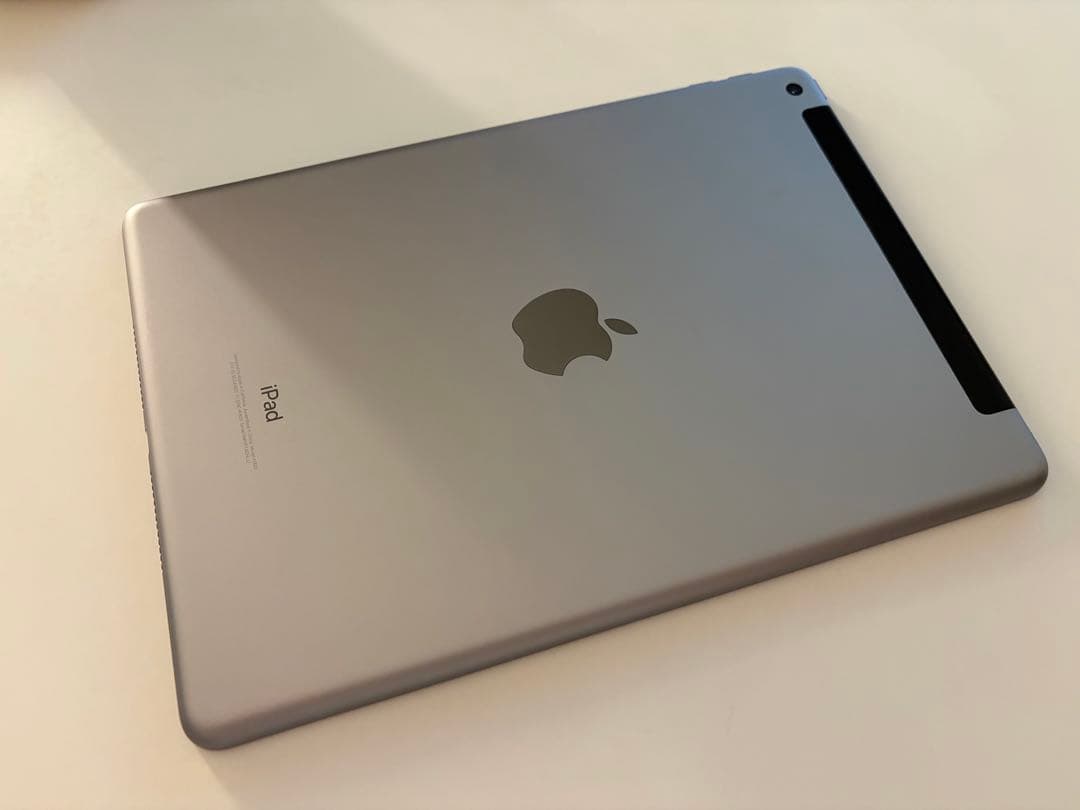 iPad（第5世代）Wi-Fi+Cellular 32GB