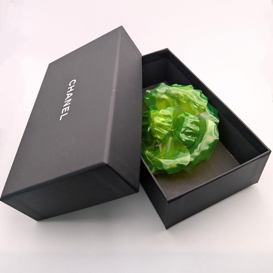 シャネル CHANEL カメリア プラスチック ブローチ コサージュ 箱付
