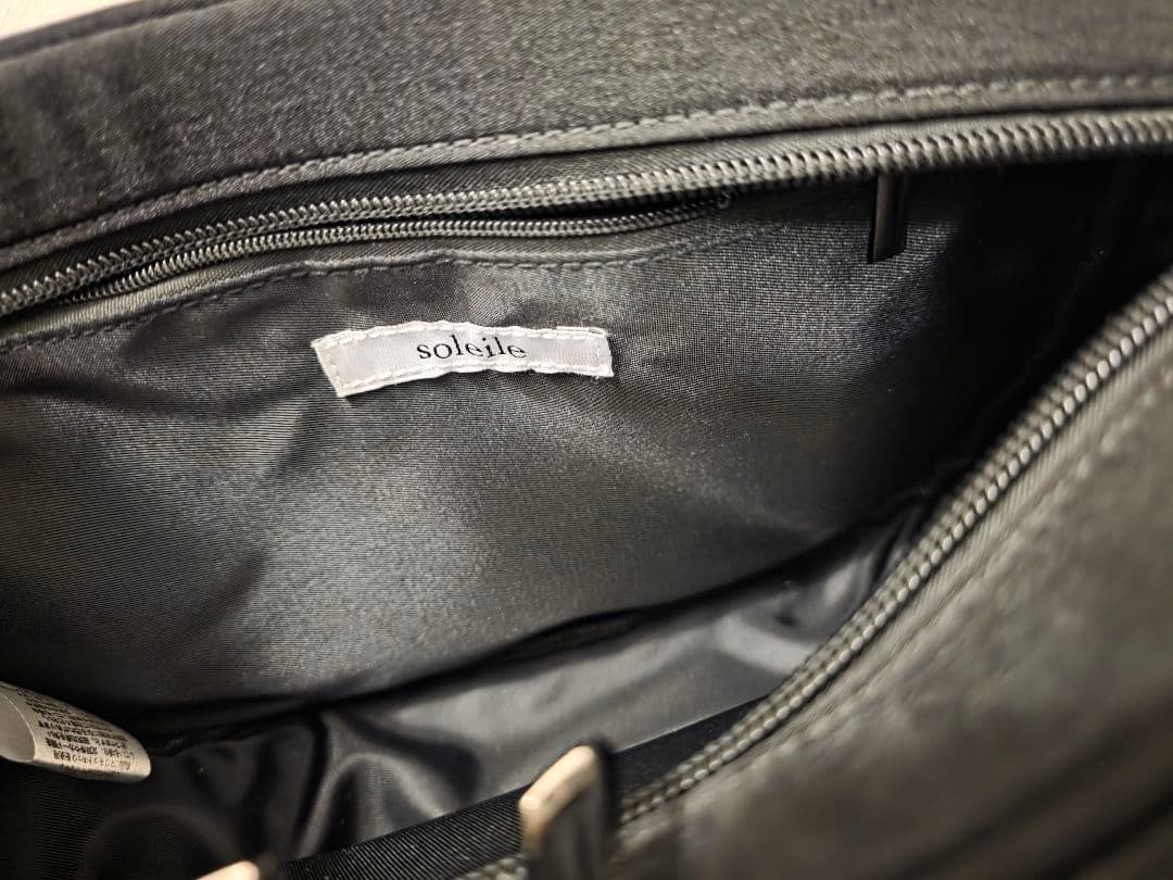 soleileソレイル ブラック ボディバッグ ショルダーバッグ