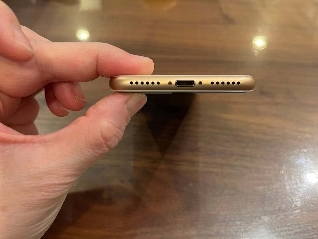 Apple iPhone 8 ゴールド 本体　64G