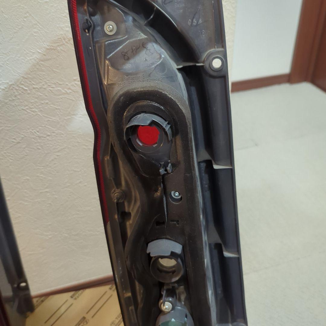 トヨタ 純正　ハイエース　テールランプ