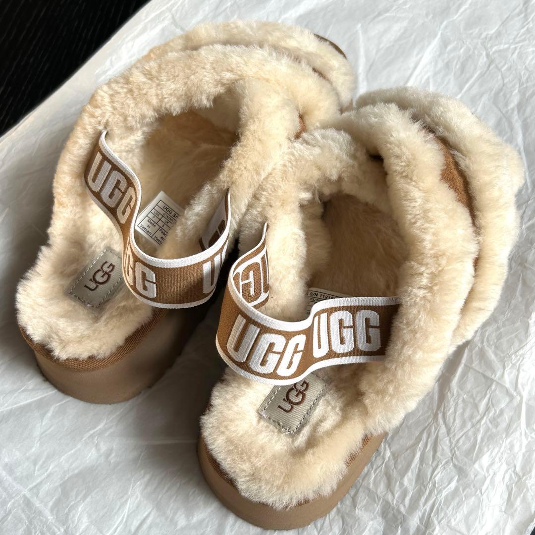 UGG サンダル 24cmベージュ・ホワイト 1121550