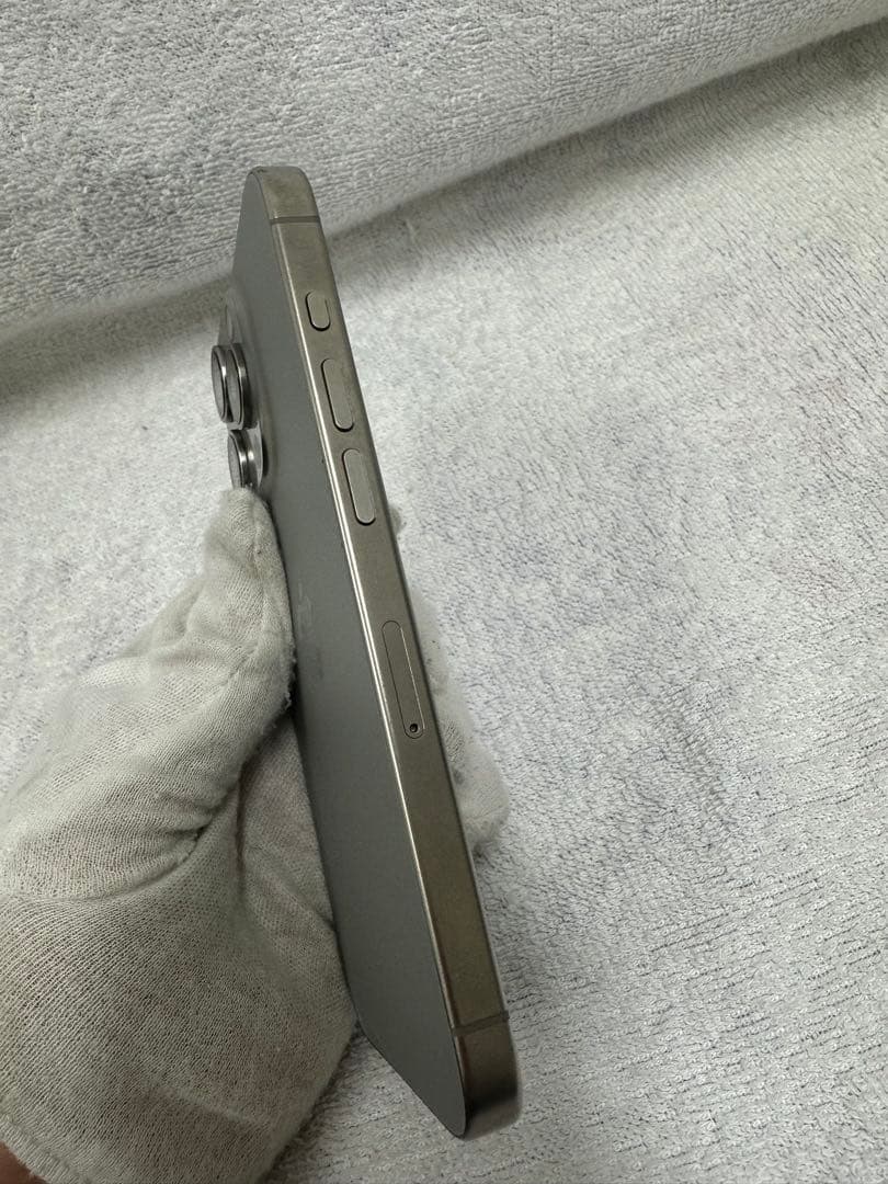 〒Apple Phone15 pro チタニウム　256GB SIMフリー