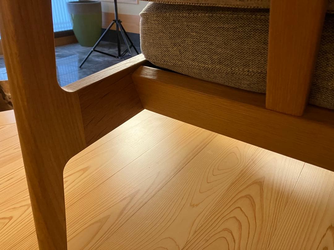 ３人掛けソファ　木製フレーム　無垢材　ナラ　オーク材　北欧デザイン　ビンテージ