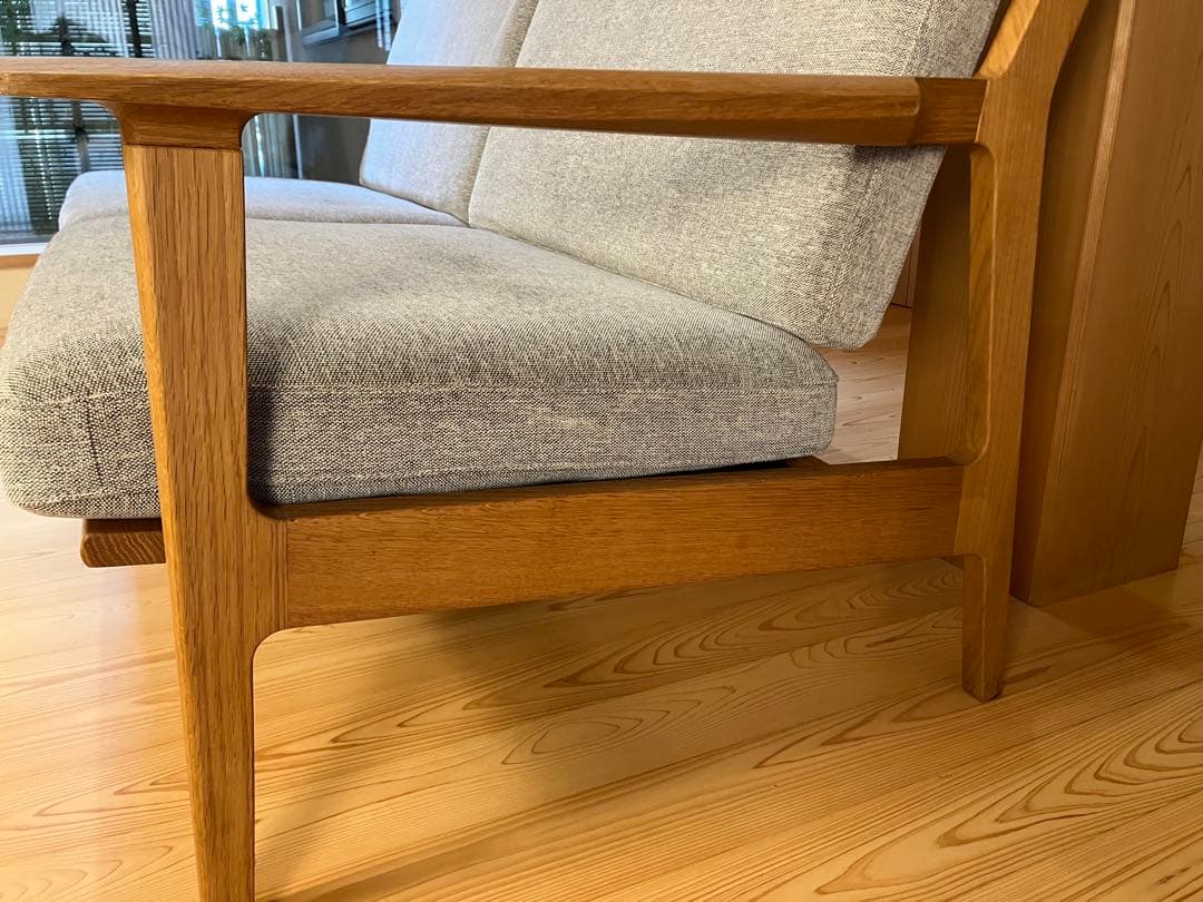 ３人掛けソファ　木製フレーム　無垢材　ナラ　オーク材　北欧デザイン　ビンテージ