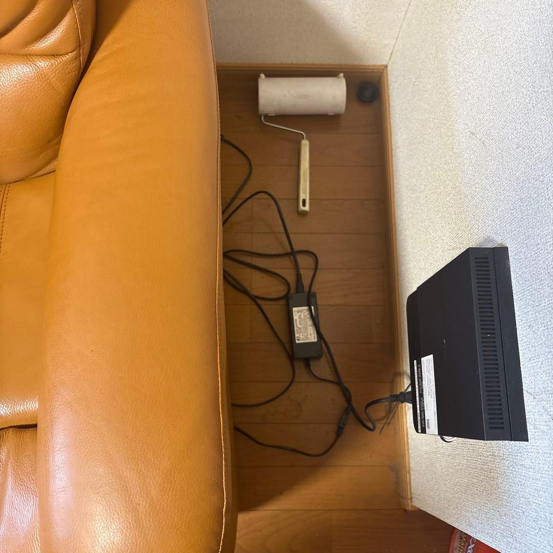 r*u様 定価8.5万ニトリ【NEWビリーバー】 電動リクライニング　厚革キャメ