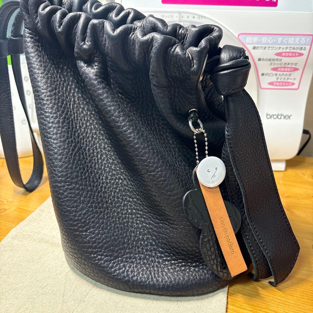 黒 レザー 巾着型ショルダーバッグ cian en paclam