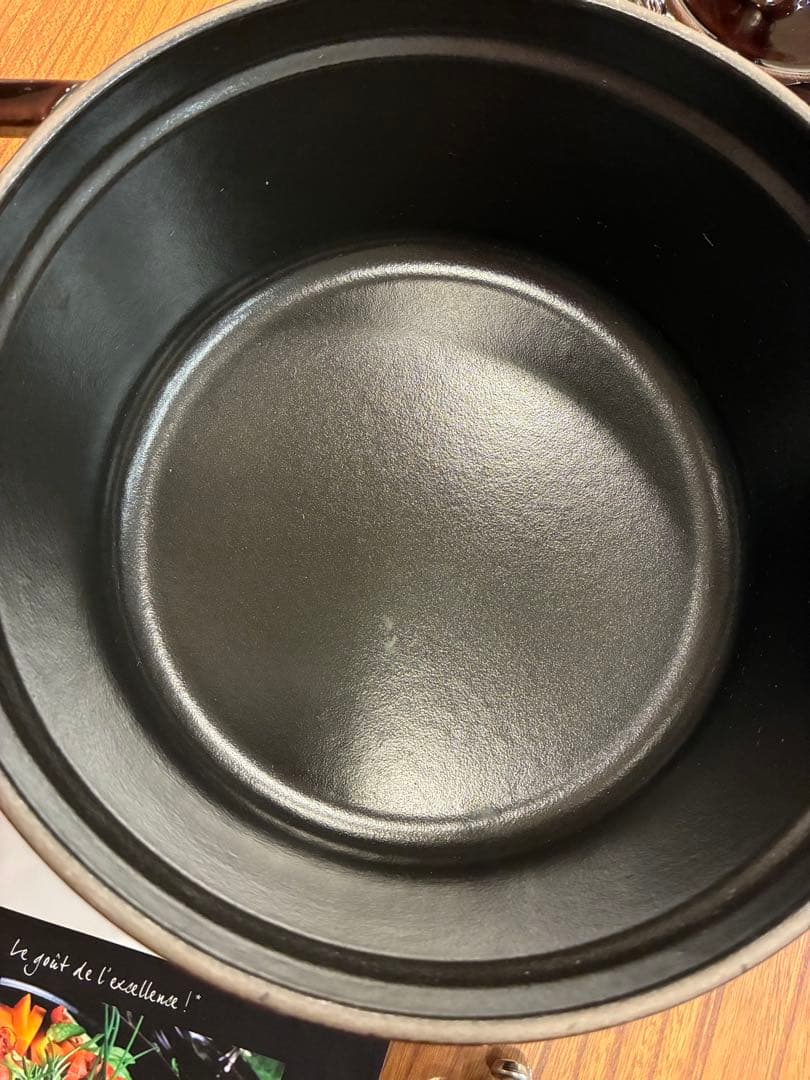 ストウブ　ナス　ラウンド　オーベルジン　18cm