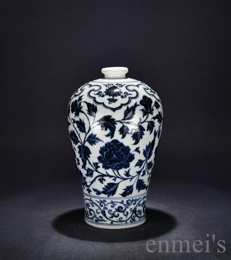 中国古美術・珍品旧蔵・大明宣徳紋・青花纏枝牡丹紋梅瓶・花瓶・唐物・青花磁・陶磁器
