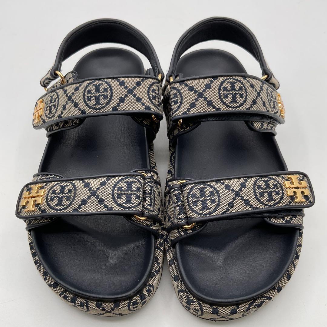 トリーバーチ サンダル Tモノグラム ゴールド カーキ キャンバス 23cm
