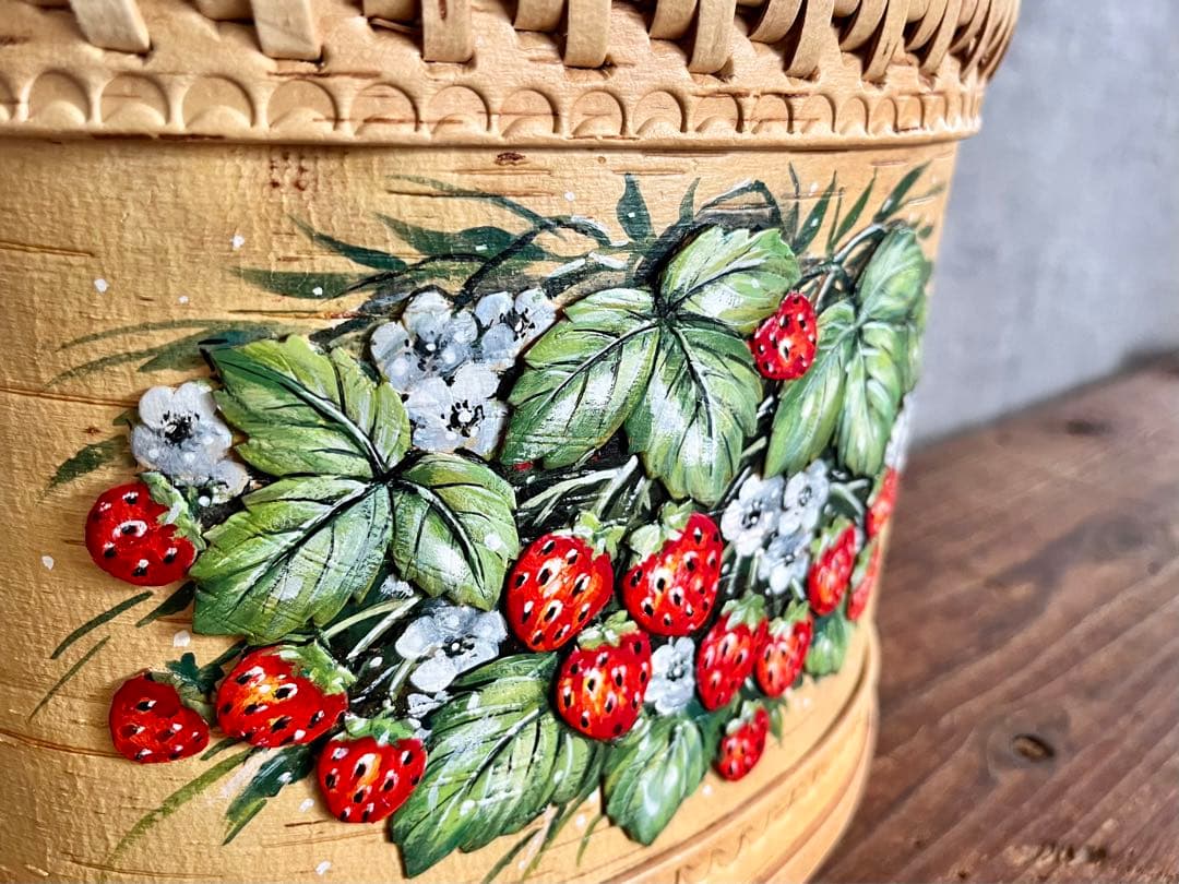 ロシア雑貨・白樺細工・ベレスタ・伝統工芸品・収納ボックス・ハンドペイントいちご