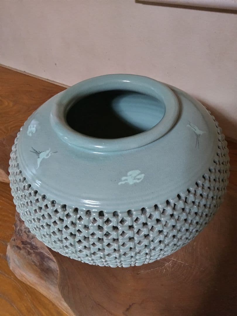 特大高麗青磁 海泉 網目透かし彫二重胴花瓶 壺 置物