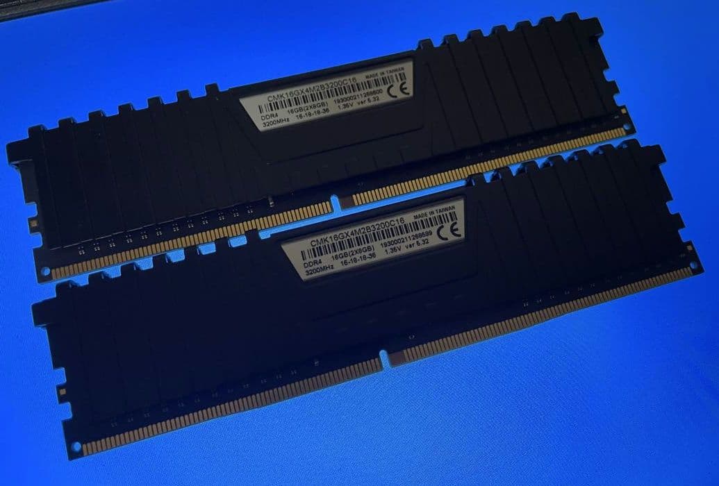 corsair DDR4 3200 8GB ×2 計 16GB
