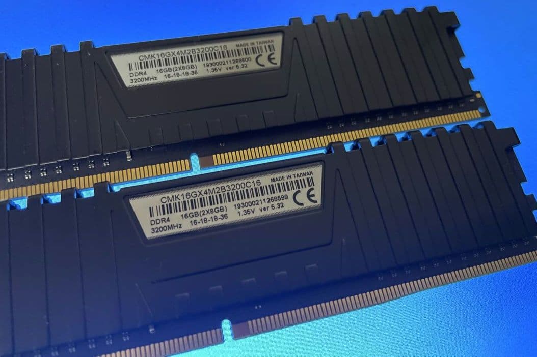 corsair DDR4 3200 8GB ×2 計 16GB