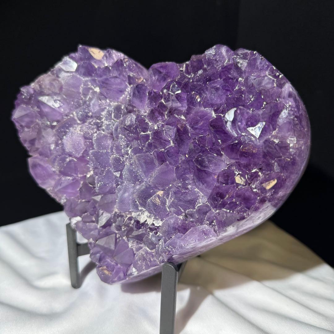天然石シュガーアメジストのハート　置物　台座付きNO.070616
