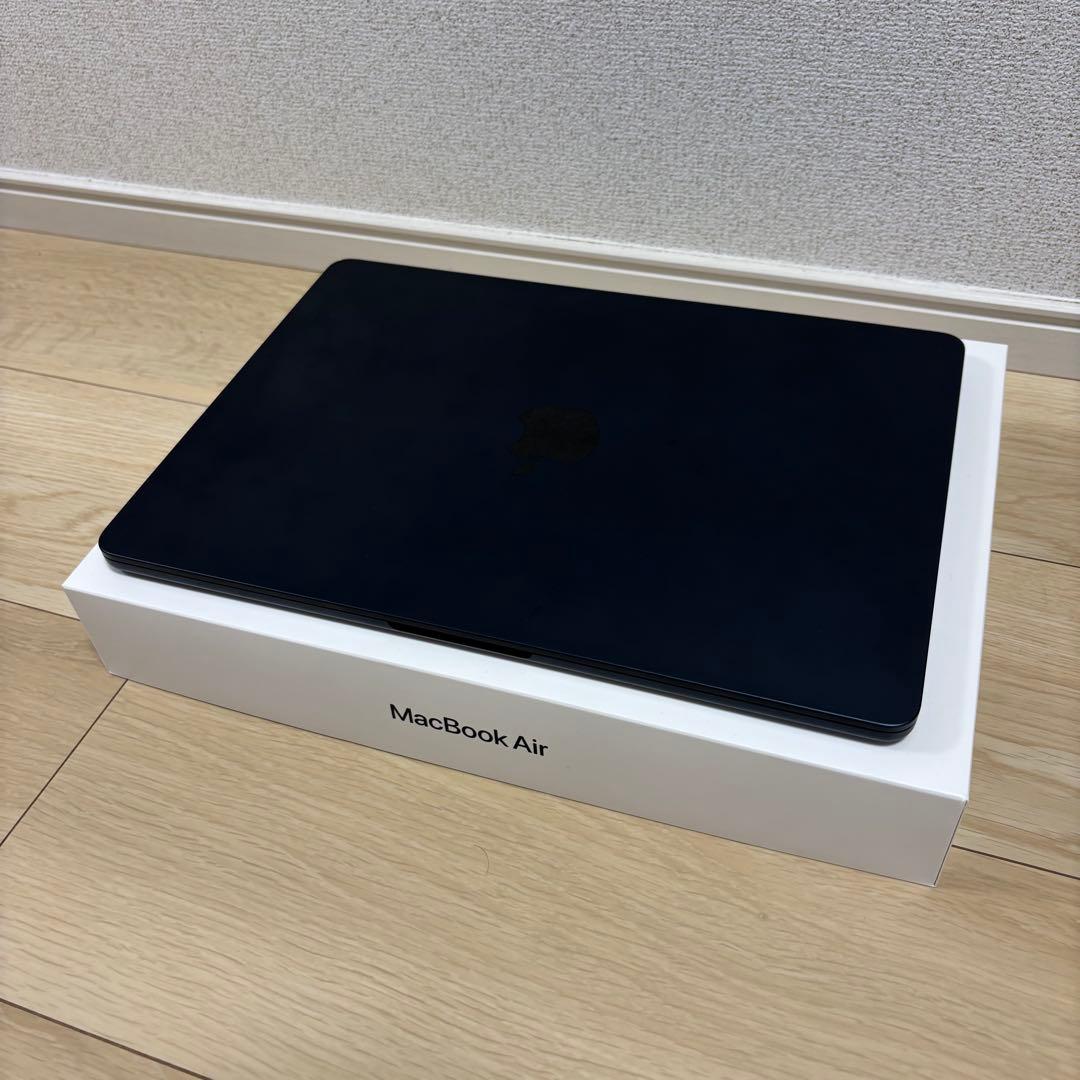 【ほぼ新品】M2 Macbook Air 256GB 8GB【長期保証残りアリ】