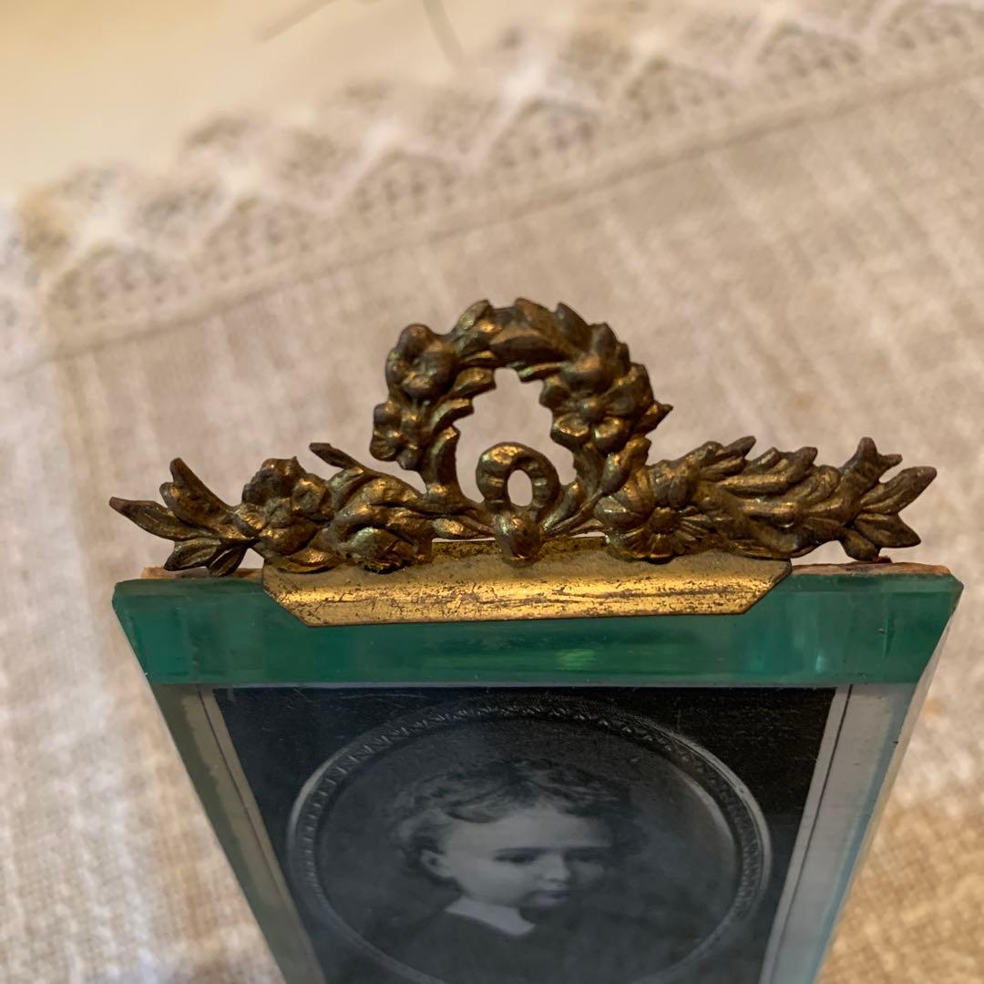 フランス製　アンティークの真鍮リボン細工が素敵な写真立て！写真も可愛いです！